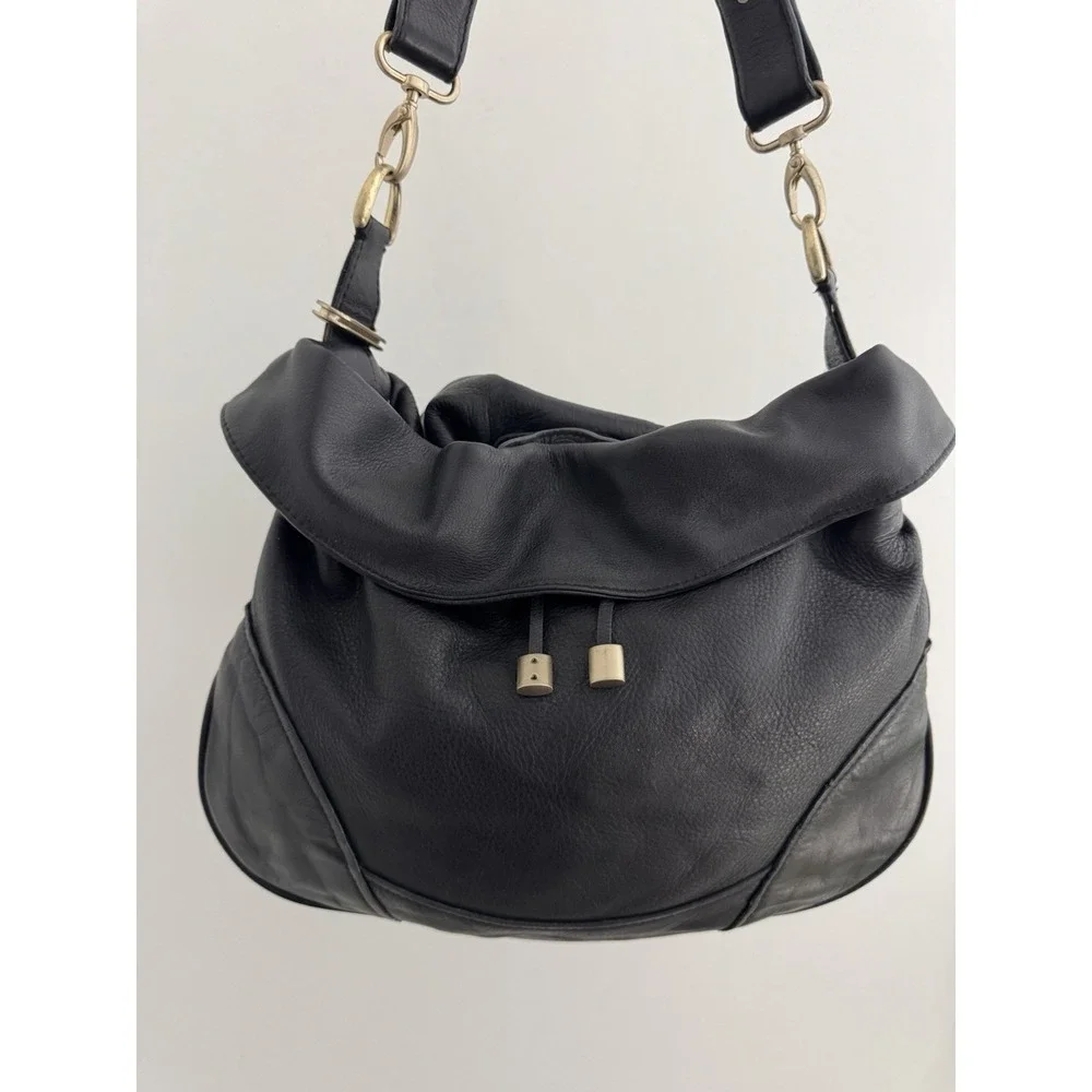 TAHARI‎ BLACK LEATHER SHOULDER BAG